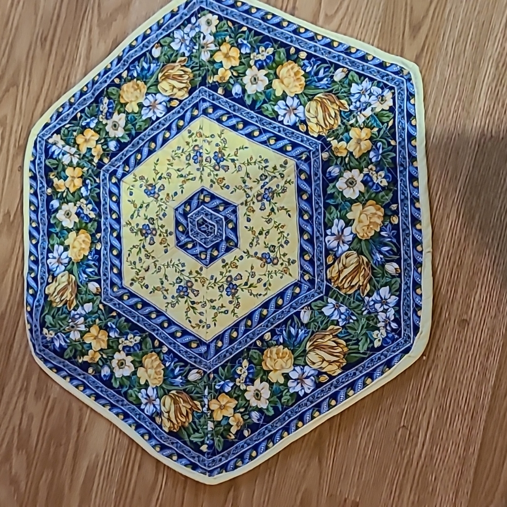 Table topper